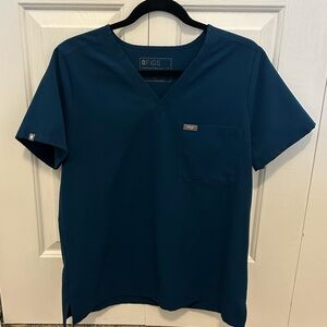 Women’s figs scrub top